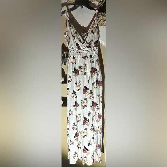 Long, high split cut floral dress - Picture 2 of 4